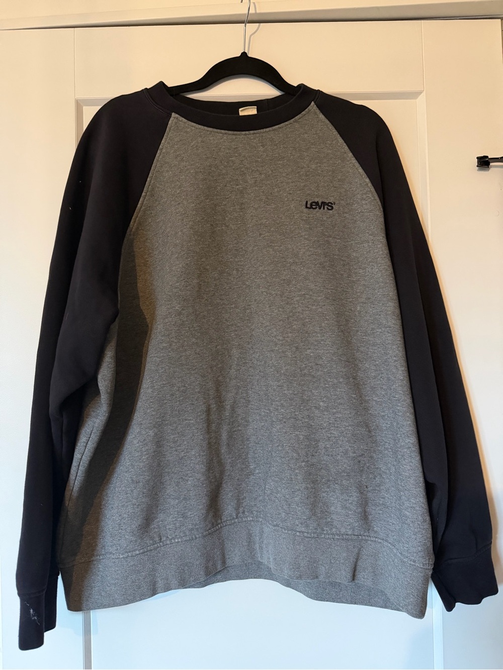 Men’s Levi Sweatshirt